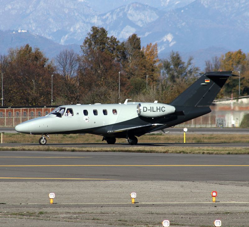 D-ILHC (LIN 17-11-23) FB.jpg