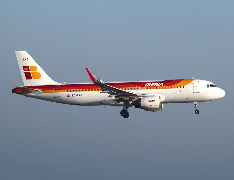 EC-LXQ (LHR) FB.jpg