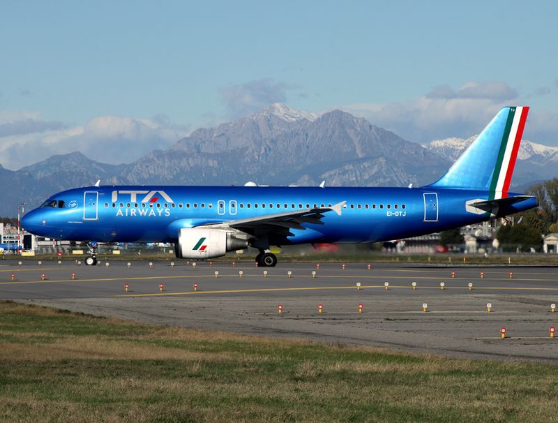 EI-DTJ (LIN 17-11-23) FB.jpg