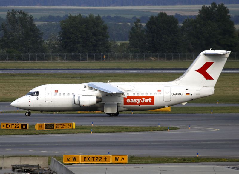 D-AMGL (VIE 5-18) fb.jpg