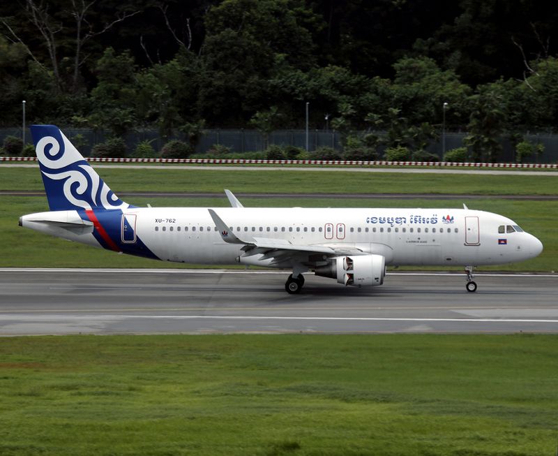 Airbus A320-200(WL) XU-762