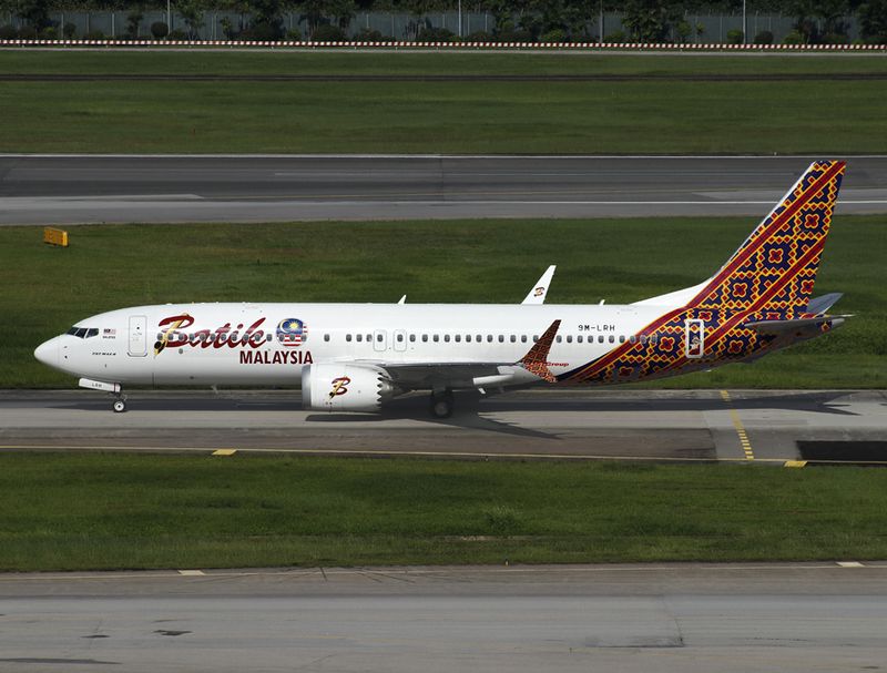 B737-8 MAX 9M-LRH