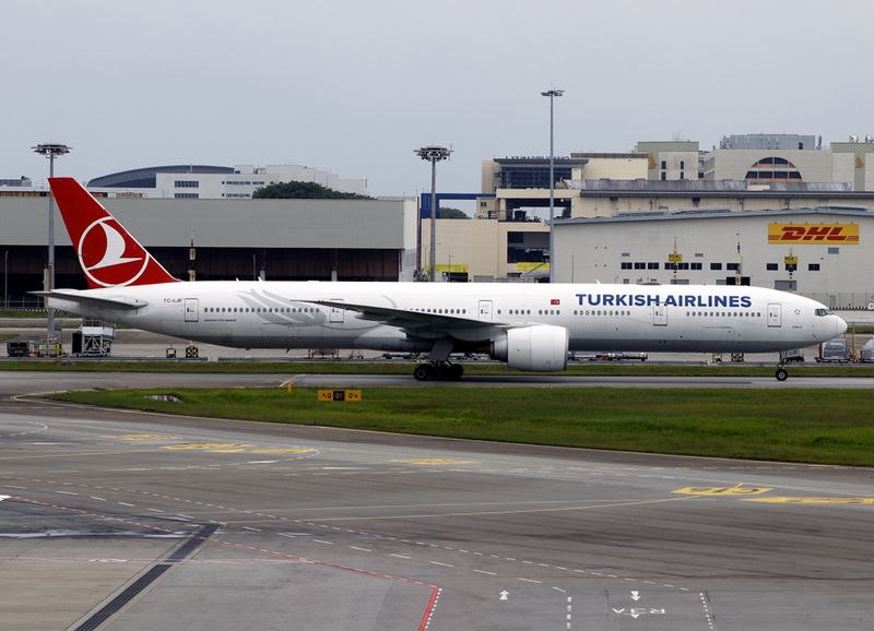 B777-300 TC-LJE