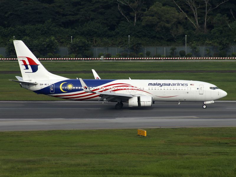 B737-800 9M-MLL