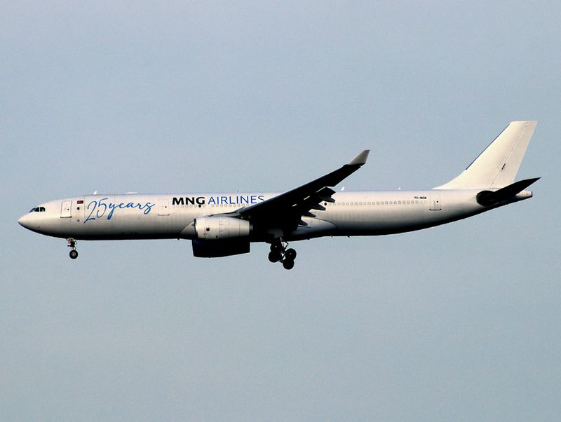 Arrival early morning to Runway 16L at IST LTFM