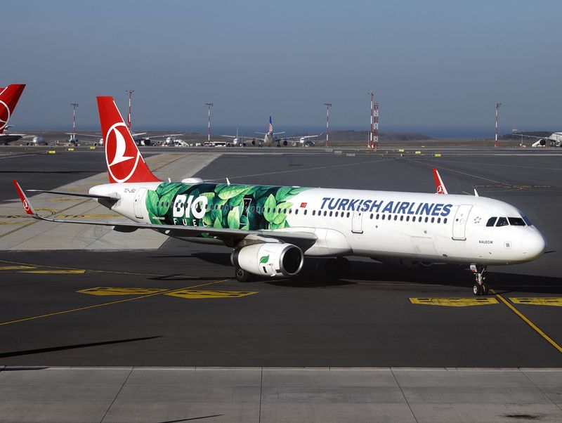 Arrival at LTFM coming on to stand (BIO fuel livery).