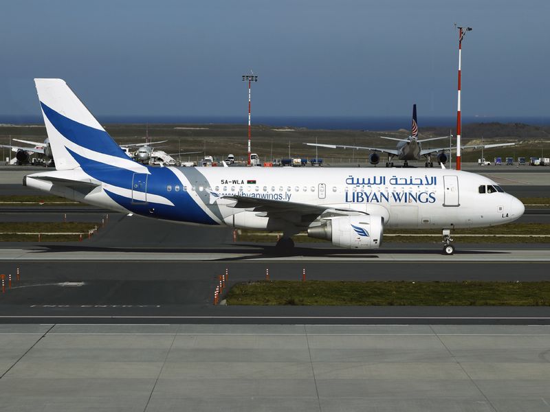 Airbus A319 5A-WLA
