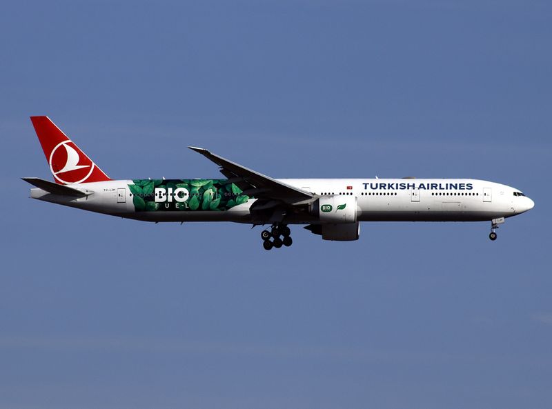 BIO fuel livery to join the A321N already in this scheme.
Taken at Istanbul new.