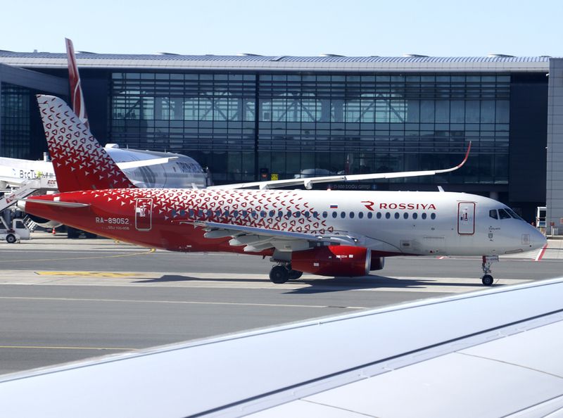Sukhoi Superjet RA-89052