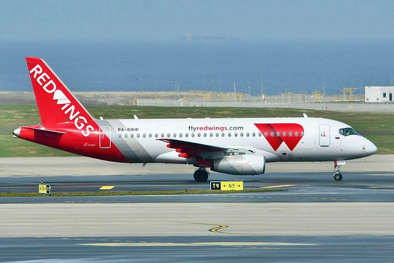 Sukhoi SSJ 100 Supajet RA-84191 