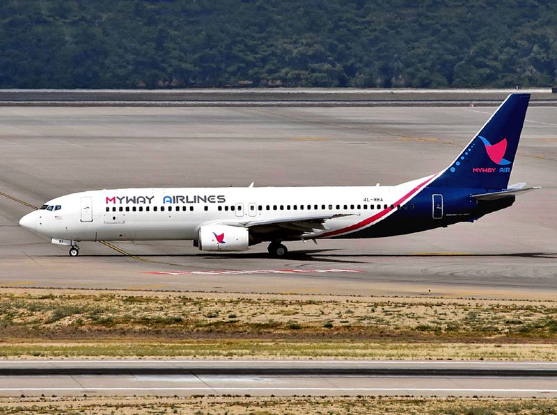 B737-800 4L-MWA