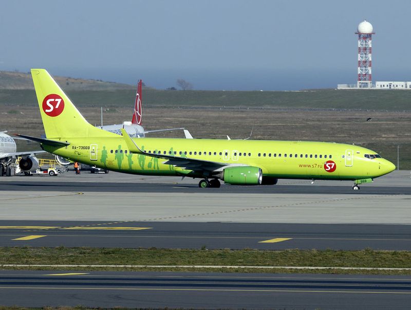 B737-800 RA-73669 