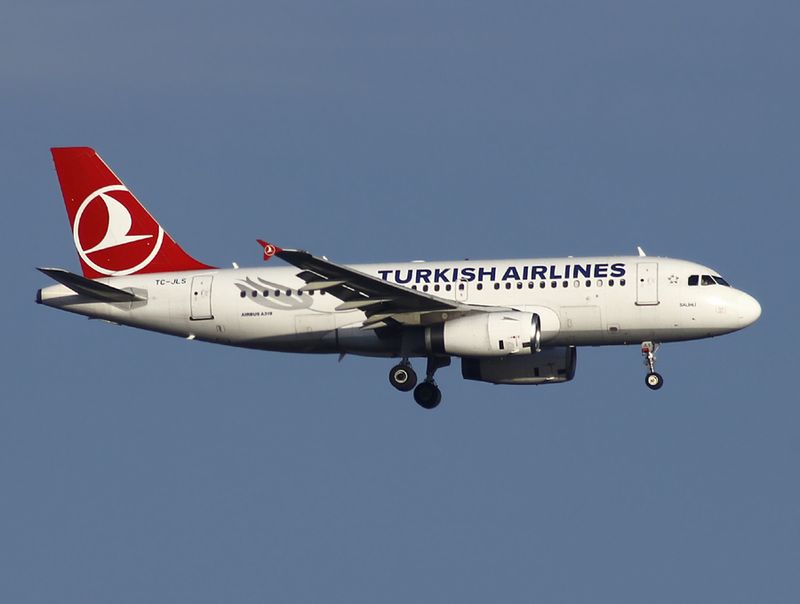 Airbus A319 TC-JLS