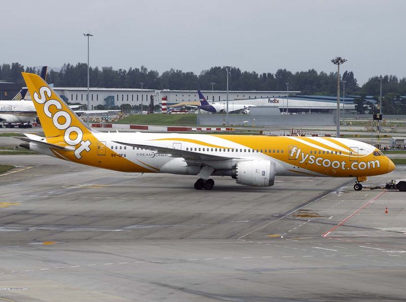 B787-8 9V-OFA