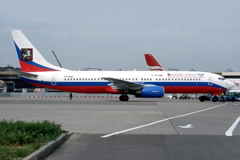 B737-800 VP-BMI