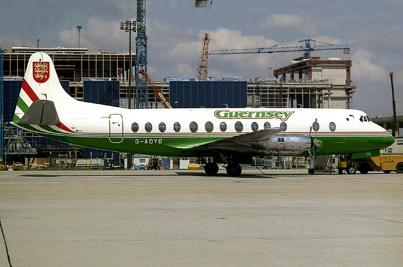 G-AOYG (LGW 85) FBFB.jpg