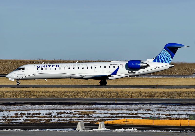 CRJ-700 N794SK