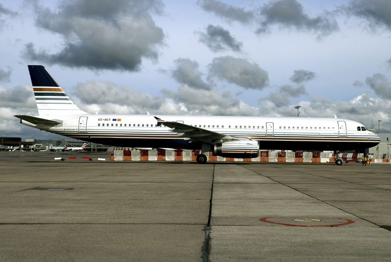 A321-200 EC-OCT 