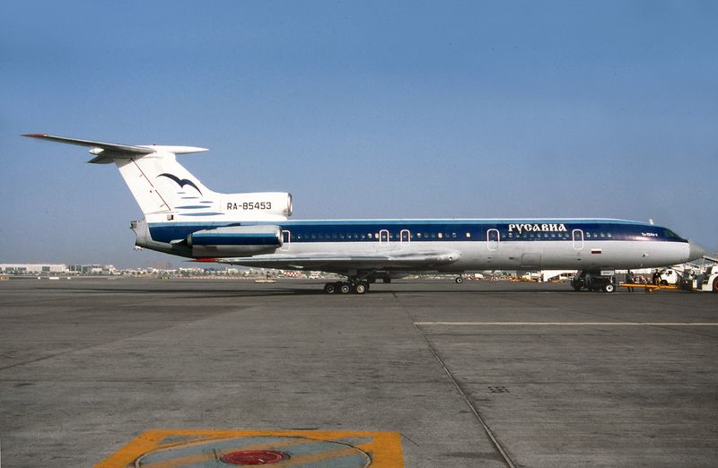 RA-85453 (DXB 2002) fbfb.jpg