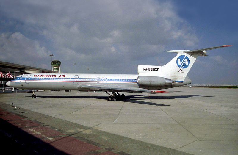 RA-85803 (DXB 2005) FBfb.jpg