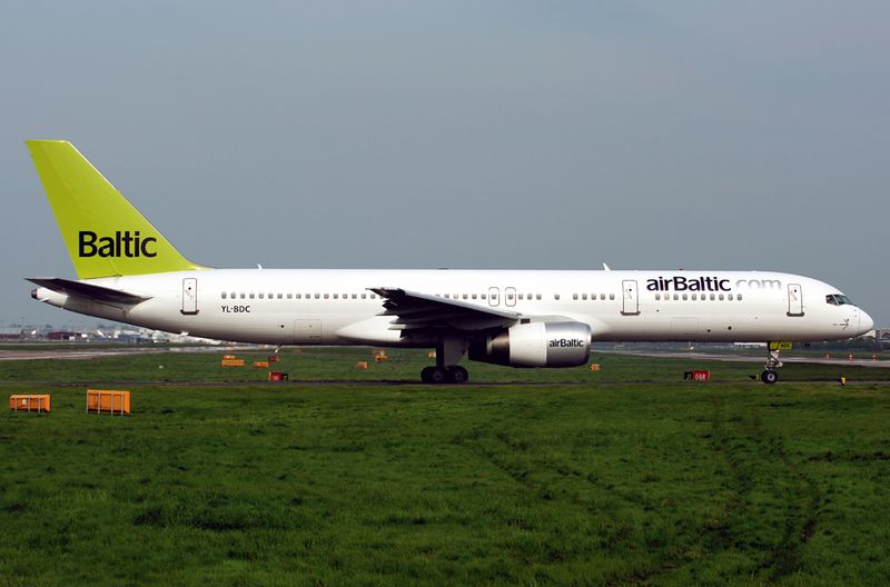 B757-200 YL-BDC LGW 05-05-08 fbfb.jpg