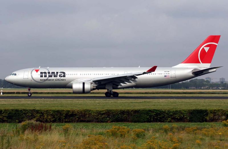 . A330-200 N851NW (AMS 26-7-9) FBFB.jpg