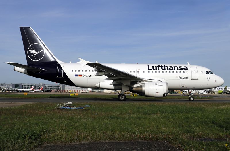 D-AILN (LGW 13-04-24) FBFB.jpg