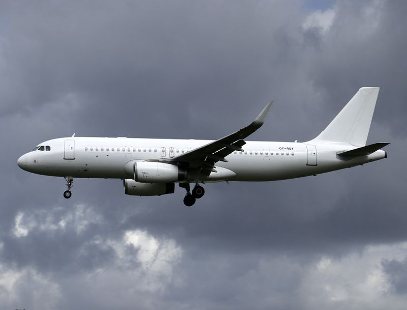 OY-RUY (LHR 04-24) FBFB.jpg