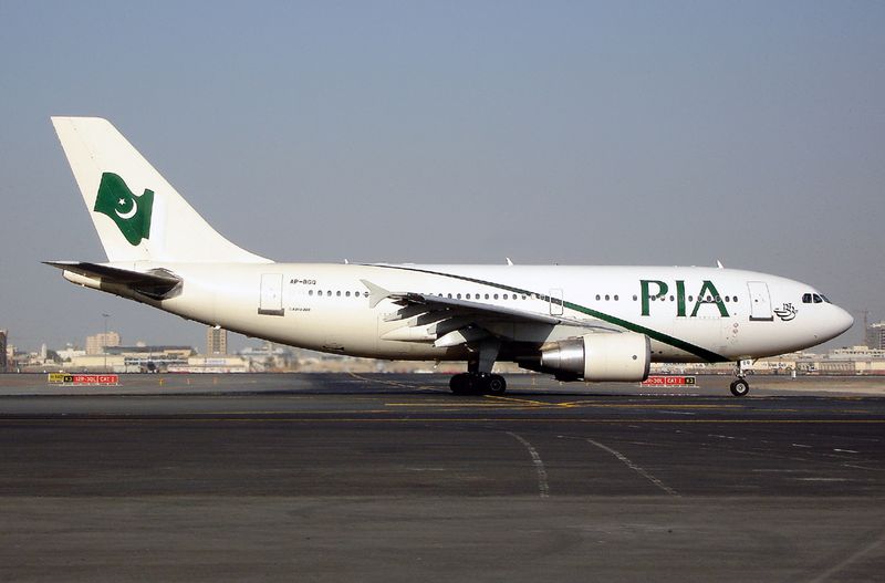 AP-BGJ (DXB 2004) FBFB.jpg