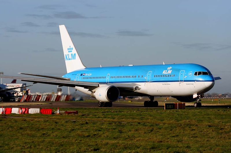 PH-BZM (LHR) FBFB.jpg