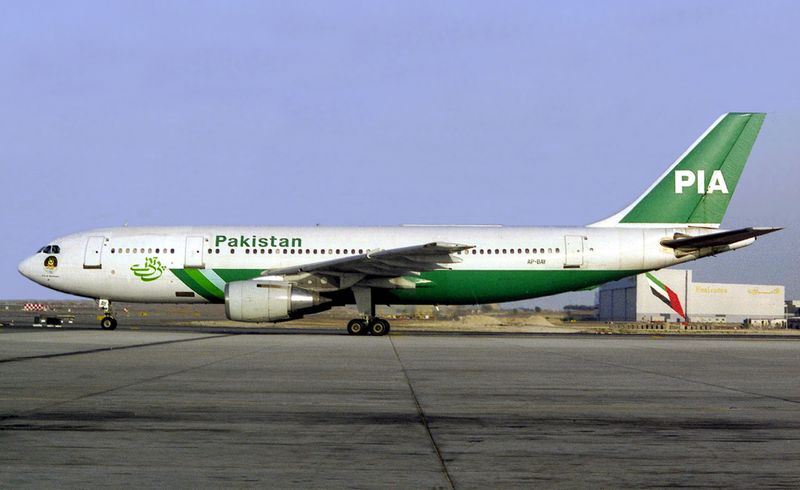 AP-BAT (DXB) FBFB.jpg