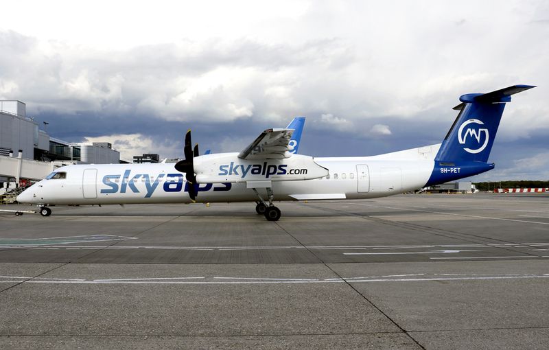 9H-PET (LGW 05-24) fbfb.jpg