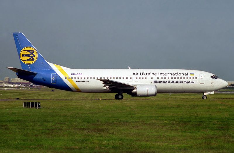 UR-GAB (LGW) fbfb.jpg