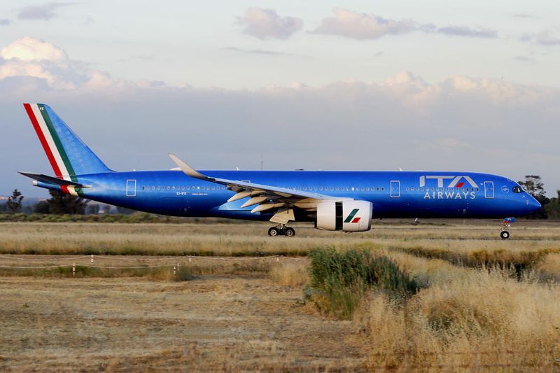 Arrival from NRT at FCO Runway 16R, around 1940 local time