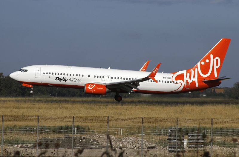 B737-800(WL) 9H-SAT