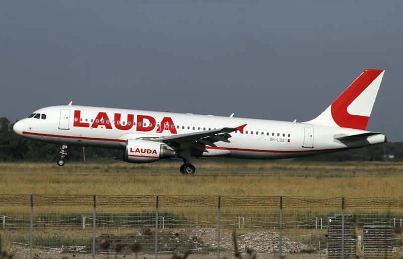 Airbus A320-200 9H-LOS
