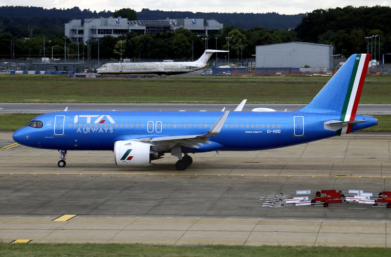 Holding at GATWICK FOR A 26L departure