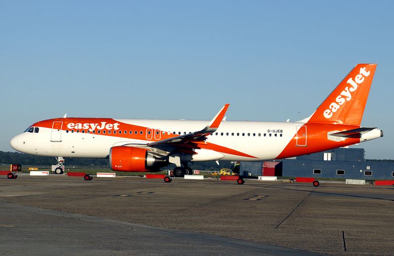 G-UJEB (LGW 06-24) FBFB.jpg