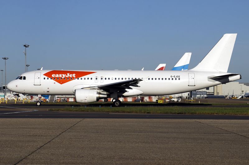 G-EJCE (LGW 06-24) FBFB.jpg