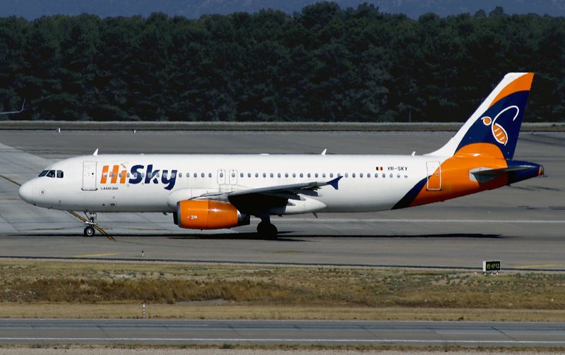 Airbus A320-200 YR-SKY