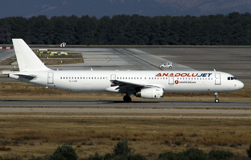 Airbus A321-200 YL-LCQ
