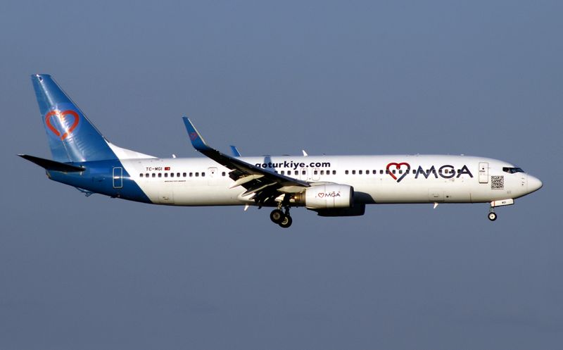 B737-900(ER) TC-MGI 