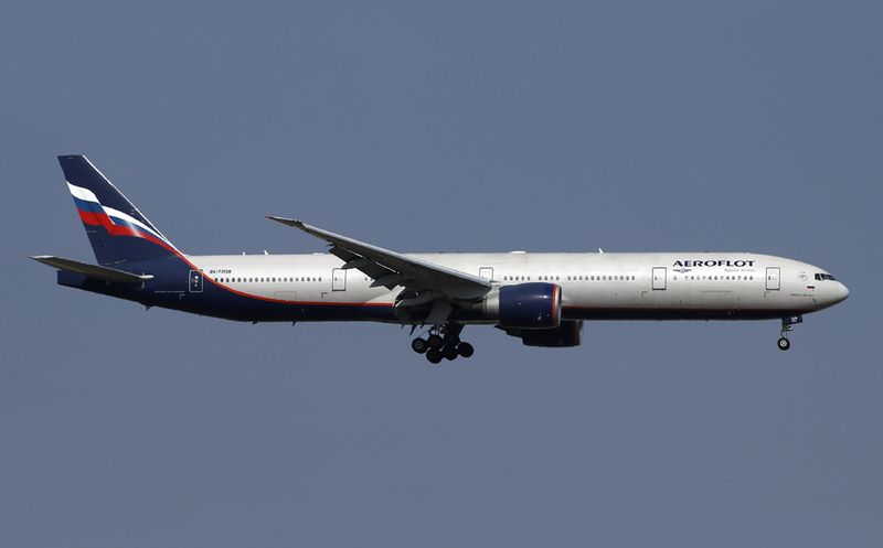 B777-300 RA-73138