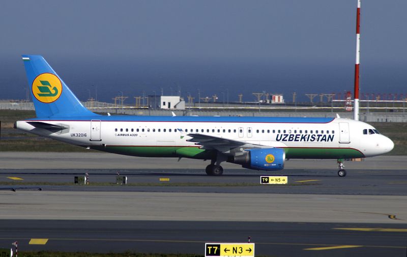 A320-200 UK-32016