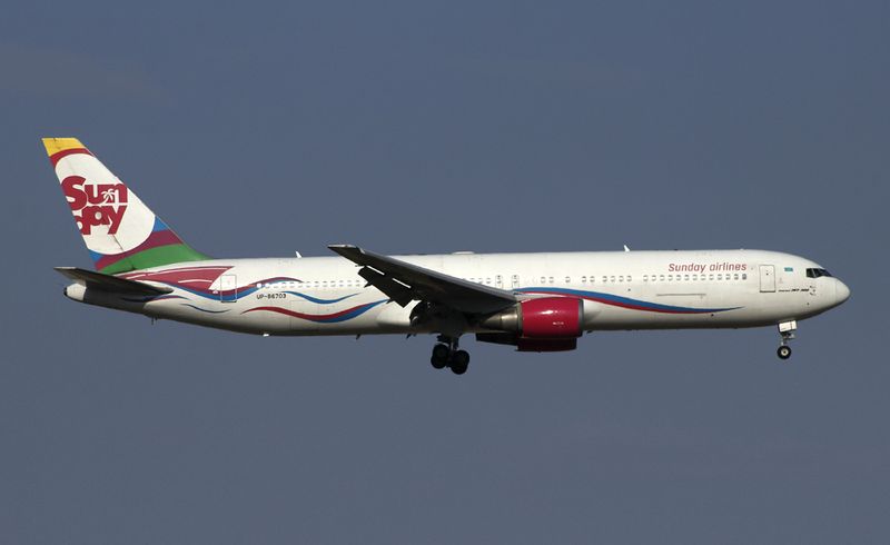 B767-300 UP-86703