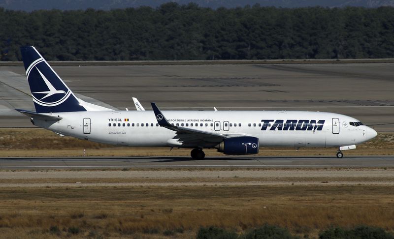 B737-800(WL) YR-BGL