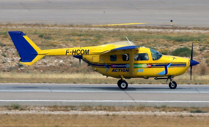 Cessna 337 F-HCOM