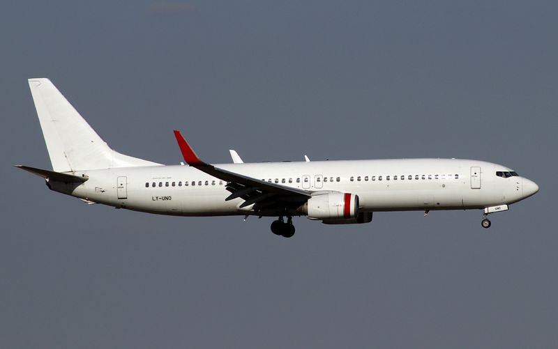 B737-800(WL) LY-UNO