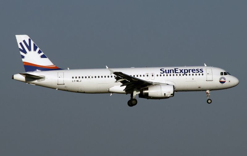 Airbus A320-200 LY-MLJ