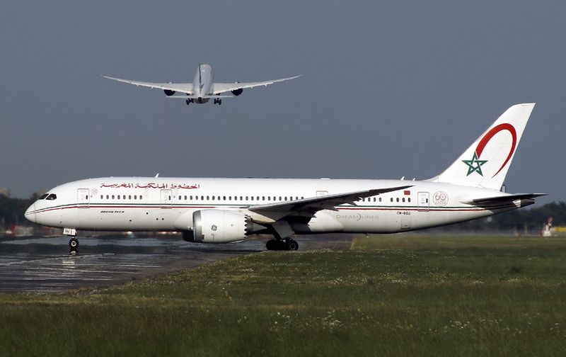 Previous livery at departs via 09R at London-Heathrow.